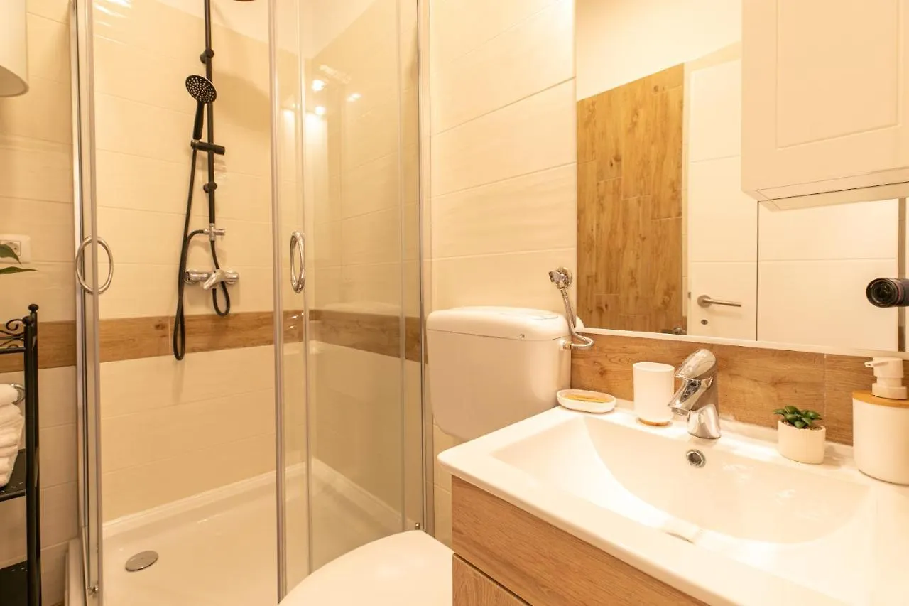 Apartments Korana Pula 0*,