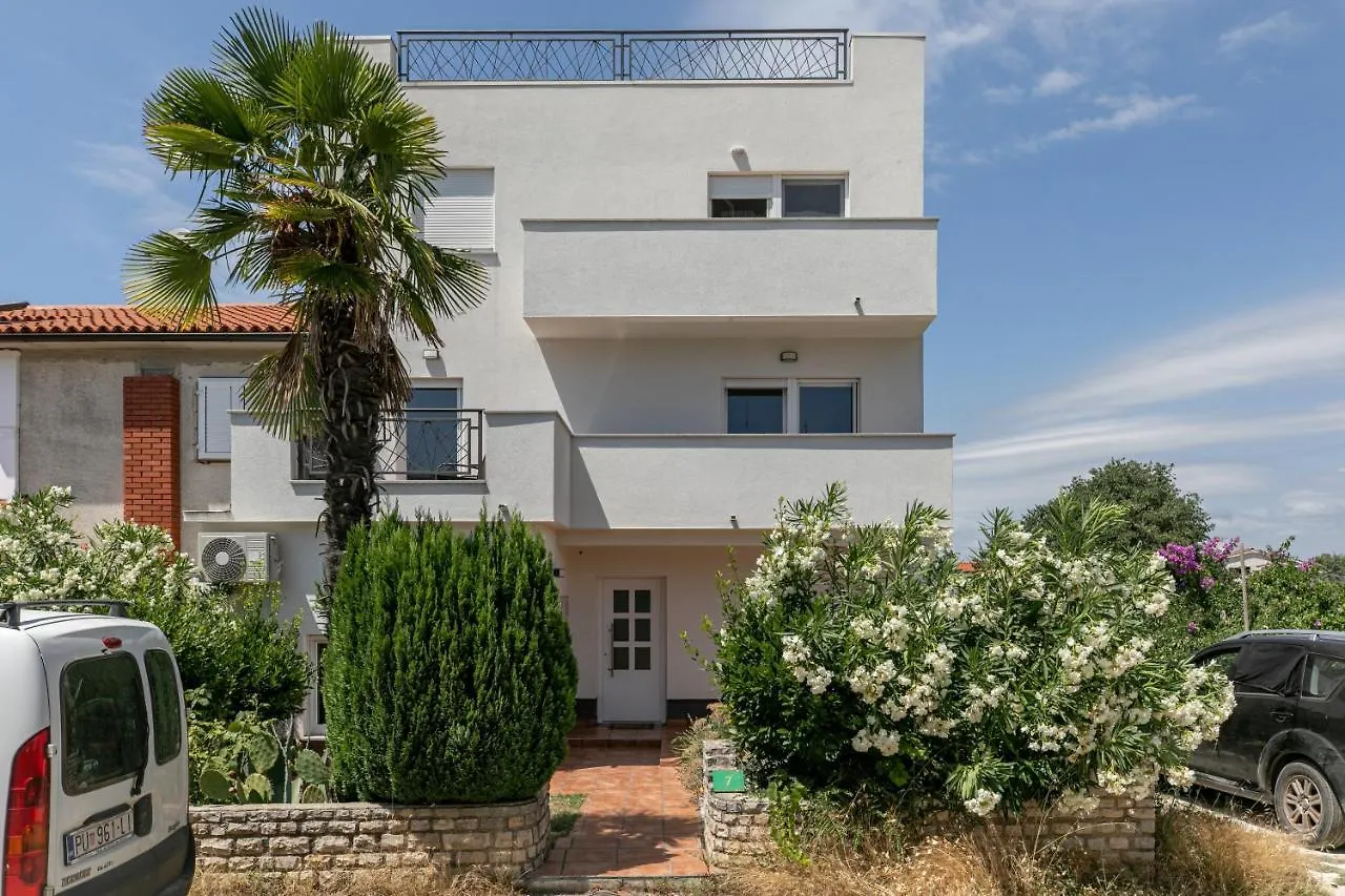 Apartments Korana Pula 0*,  Croatia