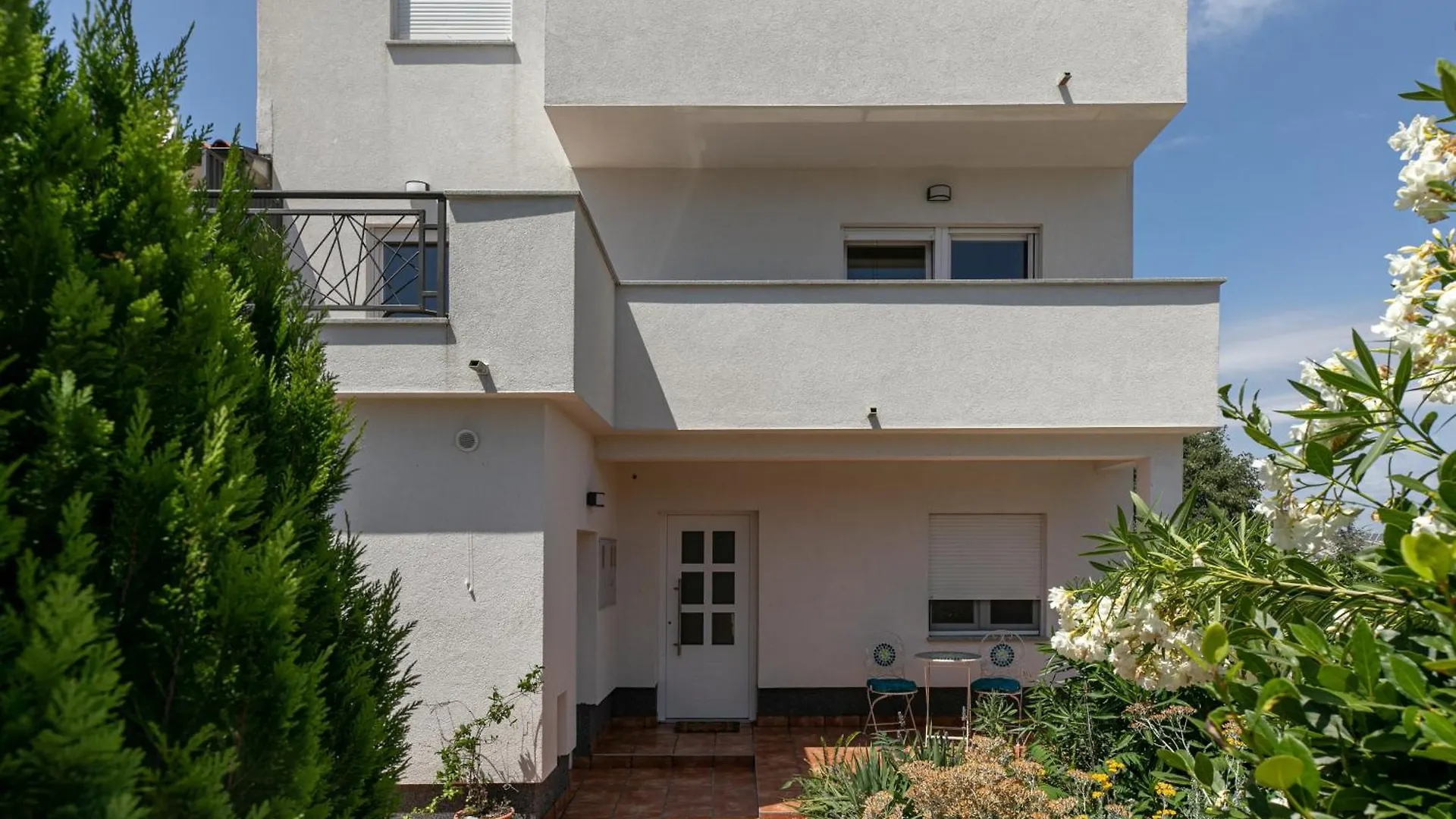 Apartments Korana Pula 0*,