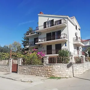danyja-apartments.hotelinzadar.com/