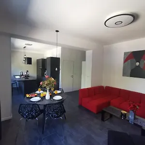 Oasis In The Near Amfiteatar,free Parking And Free Wi-fi Apartment