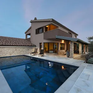 villa-trabakul.hotelinzadar.com/