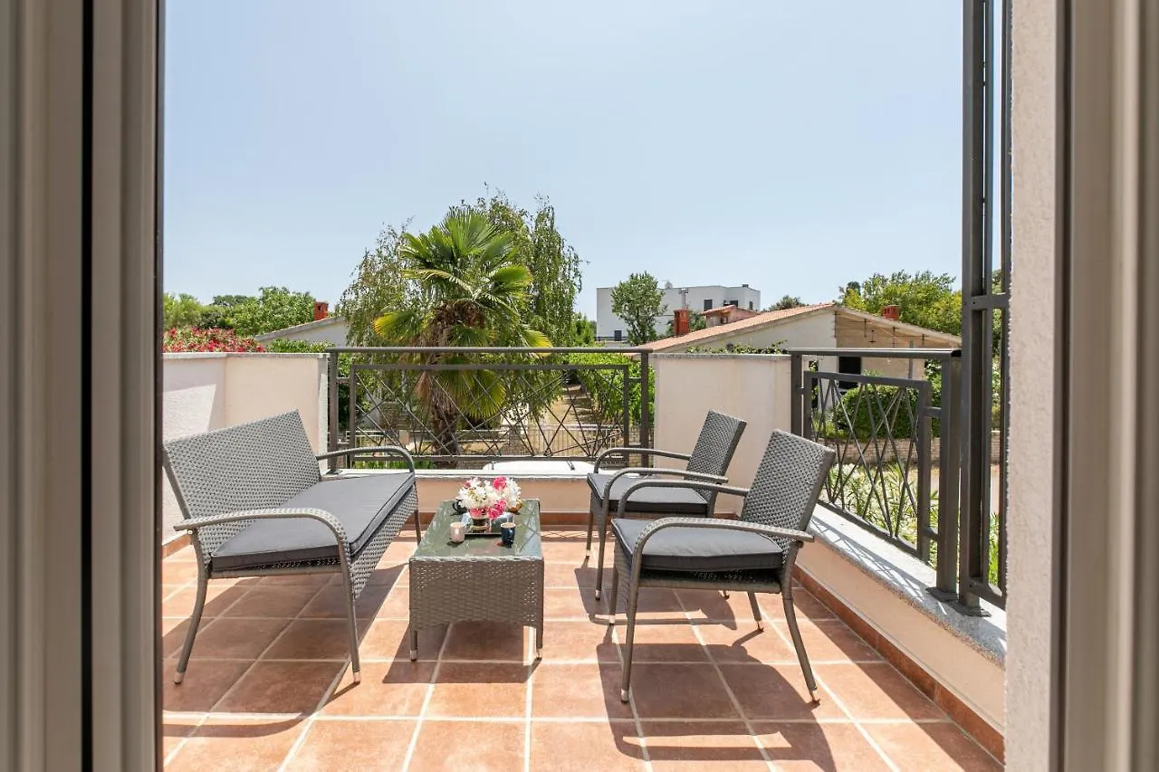 Apartments Korana Pola