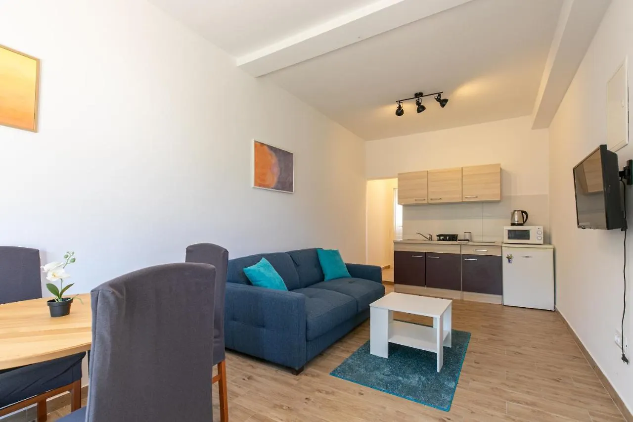 Apartments Korana Pola